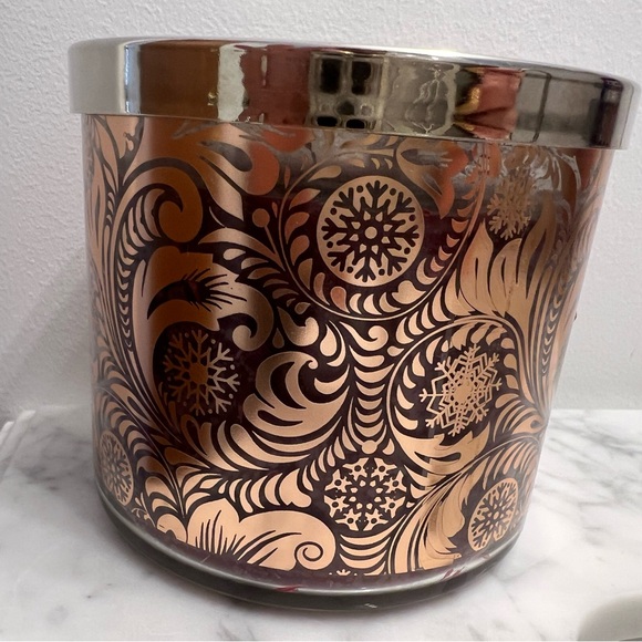 Bath & Body Works 3-Wick Res Velvet Candle - Picture 3 of 4